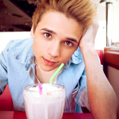 Elyar Fox - List pictures