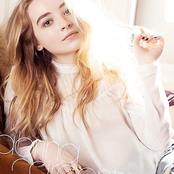 Sabrina Carpenter - List pictures