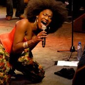 Leona Philippo - List pictures