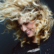 Tori Kelly - List pictures