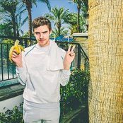 Ryan Hemsworth - List pictures