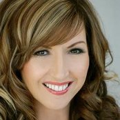 Martha Munizzi - List pictures