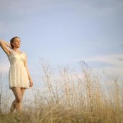 Melody Grace - List pictures