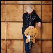 Dwight Yoakam - List pictures