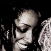 Julie Dexter - List pictures