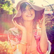 Dia Frampton - List pictures