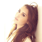 Nikki Flores - List pictures