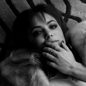 Julia Stone - List pictures