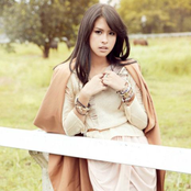 Maudy Ayunda - List pictures