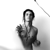 Samuel Larsen - List pictures
