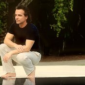 Yanni - List pictures