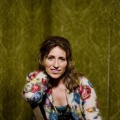 Laura Story - List pictures