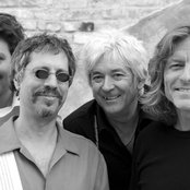 Ian Mclagan & The Bump Band - List pictures