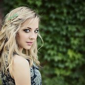 Mackenzie Porter - List pictures