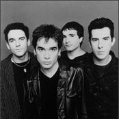 3 Colours Red - List pictures