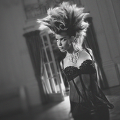 Eva Simmons - List pictures