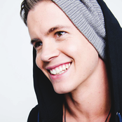 Johnny Ruffo - List pictures