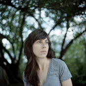 Julia Holter - List pictures