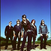 Hinder - List pictures