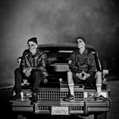 Travis Barker & Yelawolf - List pictures