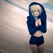 Maya Vik - List pictures