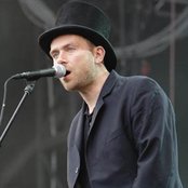 Good The Bad & The Queen - List pictures