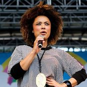 Sneaky Sound System - List pictures