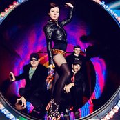 Kat Robichaud - List pictures