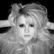 Nikki Webster - List pictures