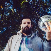 Larry Gus - List pictures