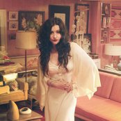 Alex Winston - List pictures