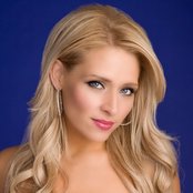 Crystal Hoyt - List pictures