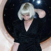 Molly Nilsson - List pictures