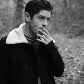 Iwan Rheon - List pictures