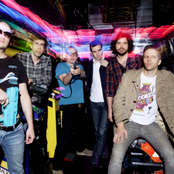 !!! (chk Chk Chk) - List pictures