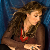 Beth Nielsen Chapman - List pictures