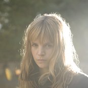 Ingrid Olava - List pictures