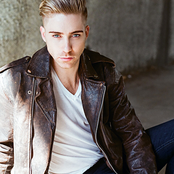 Bobby Newberry - List pictures