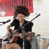 Valerie June - List pictures