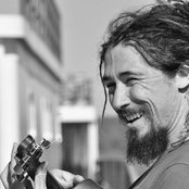 Rocky Leon - List pictures