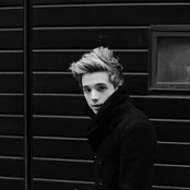 Elyar Fox - List pictures