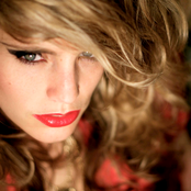 Anna Calvi - List pictures