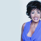 Shirley Bassey - List pictures