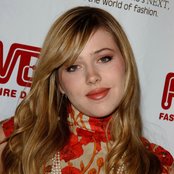 Majandra Delfino - List pictures
