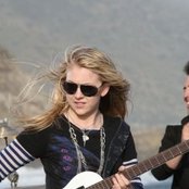 Lesley Roy - List pictures