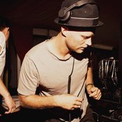 Tomas Barfod - List pictures