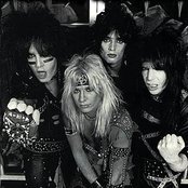 Motley Crue - List pictures