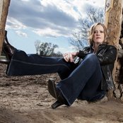 Kirsten Jones - List pictures