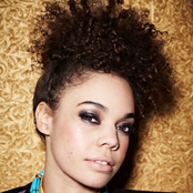 Andreya Triana - List pictures