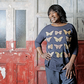 Joan Armatrading - List pictures